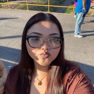 Meet your Posher, Mia